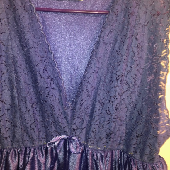 - Size L lightweight nightgown, periwinkle blue with lace top - Picture 3 of 3